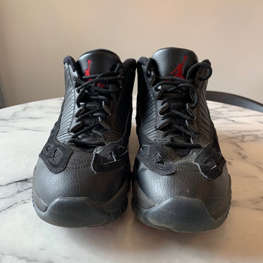AIR JORDAN 11 IE LOW 'REFEREE'